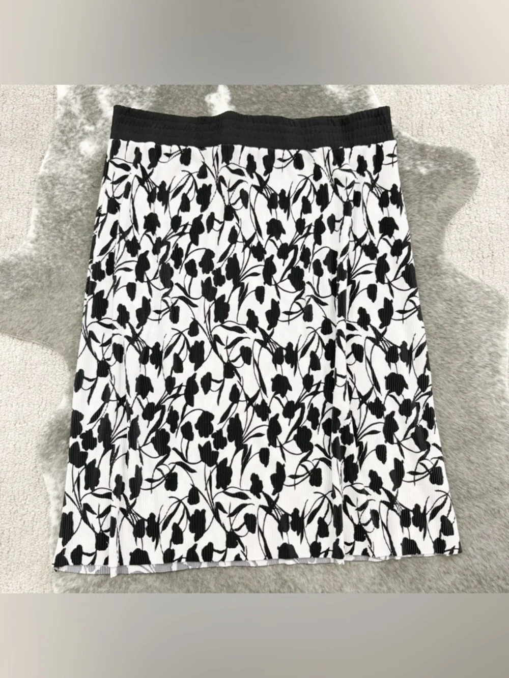 Leota Black and White Floral Pleated Skirt XXL